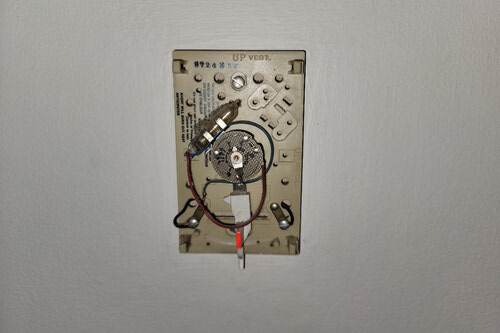 Thermostat containing mercury